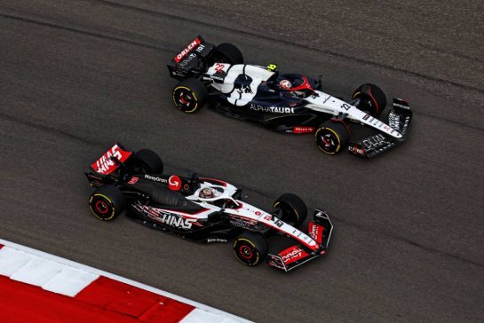 Kevin Magnussen (DEN) Haas VF-23 and Yuki Tsunoda (JPN) AlphaTauri AT04 battle for position.
21.10.2023. Formula 1 World Championship, Rd 19, United States Grand Prix, Austin, Texas, USA, Sprint Day.
- www.xpbimages.com, EMail: requests@xpbimages.com © Copyright: Coates / XPB Images