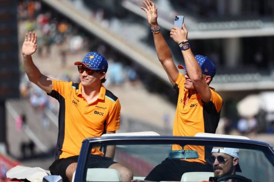 (L to R): Oscar Piastri (AUS) McLaren MCL60 and Lando Norris (GBR) McLaren on the drivers' parade.
22.10.2023. Formula 1 World Championship, Rd 19, United States Grand Prix, Austin, Texas, USA, Race Day.
- www.xpbimages.com, EMail: requests@xpbimages.com © Copyright: Coates / XPB Images