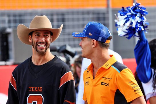 (L to R): Daniel Ricciardo (AUS) AlphaTauri aND Lando Norris (GBR) McLaren On the drivers' parade.
22.10.2023. Formula 1 World Championship, Rd 19, United States Grand Prix, Austin, Texas, USA, Race Day.
- www.xpbimages.com, EMail: requests@xpbimages.com © Copyright: Batchelor / XPB Images
