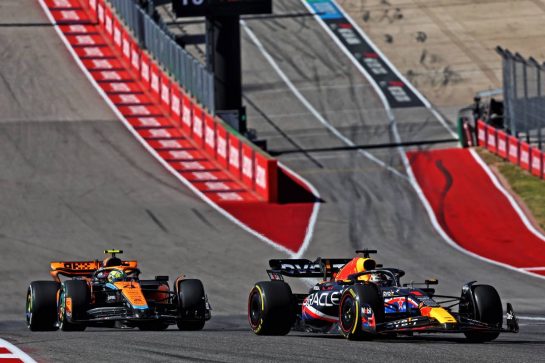 Max Verstappen (NLD) Red Bull Racing RB19 leads Lando Norris (GBR) McLaren MCL60.
22.10.2023. Formula 1 World Championship, Rd 19, United States Grand Prix, Austin, Texas, USA, Race Day.
- www.xpbimages.com, EMail: requests@xpbimages.com © Copyright: Batchelor / XPB Images
