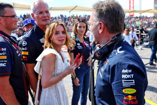 Christian Horner (GBR) Red Bull Racing Team Principal with his wife Geri Horner (GBR) Singer on the grid.
22.10.2023. Formula 1 World Championship, Rd 19, United States Grand Prix, Austin, Texas, USA, Race Day.
- www.xpbimages.com, EMail: requests@xpbimages.com © Copyright: Batchelor / XPB Images