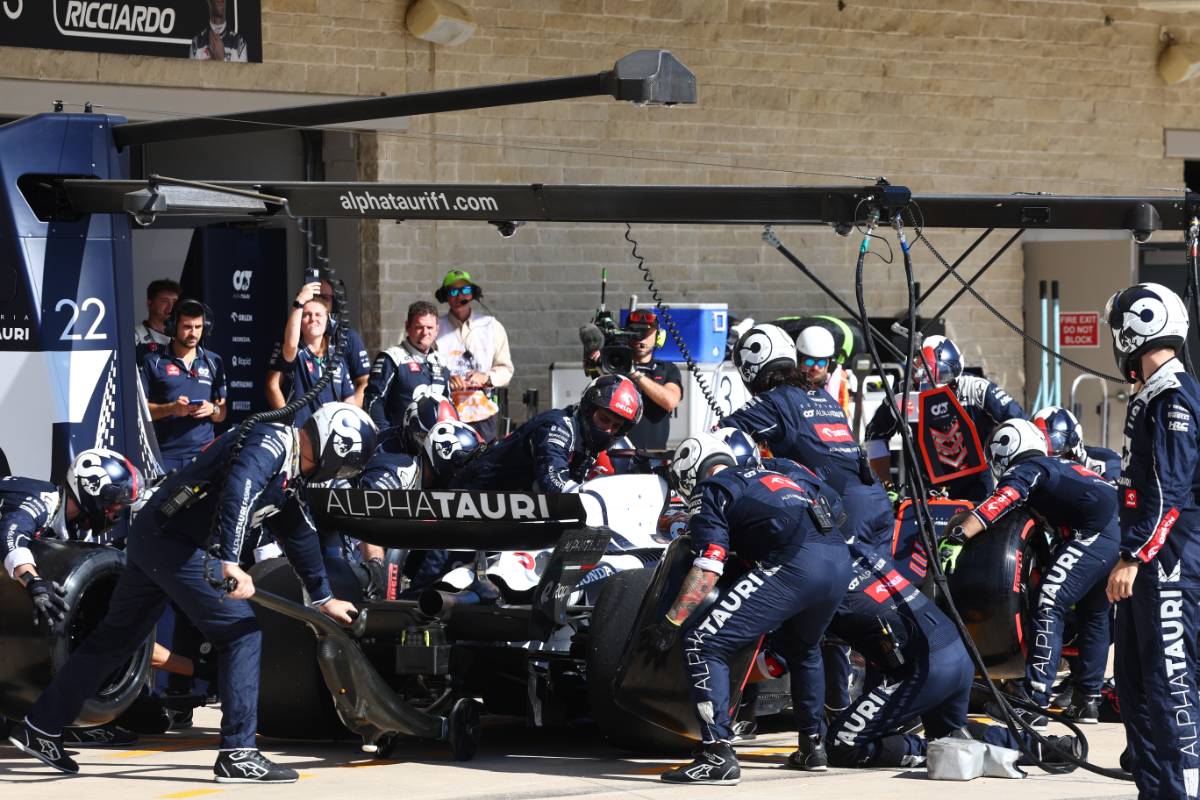 Daniel Ricciardo (AUS) AlphaTauri AT04 makes a pit stop.
22.10.2023. Formula 1 World Championship, Rd 19, United States Grand Prix, Austin, Texas, USA, Race Day.
- www.xpbimages.com, EMail: requests@xpbimages.com © Copyright: Batchelor / XPB Images