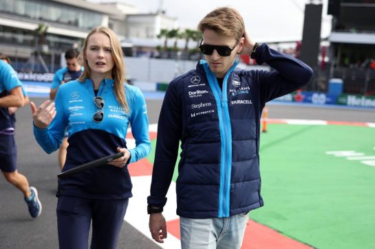 Logan Sargeant (USA) Williams Racing walks the circuit with the team.
26.10.2023. Formula 1 World Championship, Rd 20, Mexican Grand Prix, Mexico City, Mexico, Preparation Day.
- www.xpbimages.com, EMail: requests@xpbimages.com © Copyright: Bearne / XPB Images