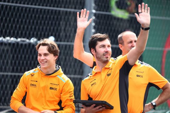 Lando Norris (GBR) McLaren walks the circuit with the team.
26.10.2023. Formula 1 World Championship, Rd 20, Mexican Grand Prix, Mexico City, Mexico, Preparation Day.
- www.xpbimages.com, EMail: requests@xpbimages.com © Copyright: Bearne / XPB Images