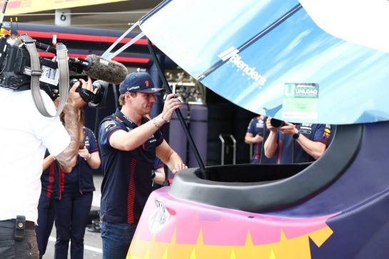 Max Verstappen (NLD) Red Bull Racing with the giant helmet of Sergio Perez (MEX) Red Bull Racing.
26.10.2023. Formula 1 World Championship, Rd 20, Mexican Grand Prix, Mexico City, Mexico, Preparation Day.
 - www.xpbimages.com, EMail: requests@xpbimages.com © Copyright: Coates / XPB Images