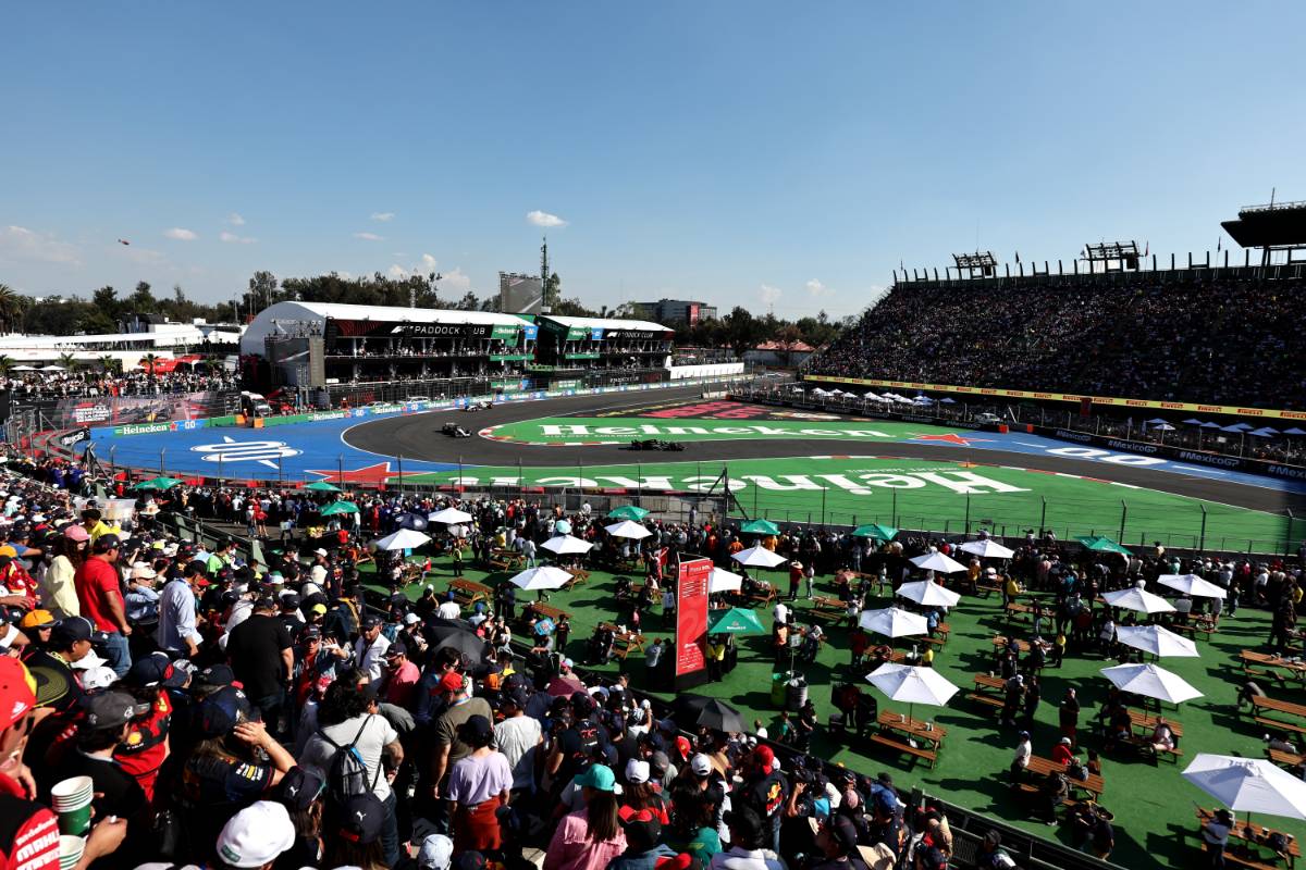 Lewis Hamilton (GBR) Mercedes AMG F1 W14.
28.10.2023. Formula 1 World Championship, Rd 20, Mexican Grand Prix, Mexico City, Mexico, Qualifying Day.
- www.xpbimages.com, EMail: requests@xpbimages.com © Copyright: Moy / XPB Images