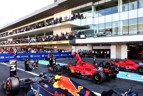 Qualifying top three in parc ferme: Carlos Sainz Jr (ESP) Ferrari SF-23, pole position; Charles Leclerc (MON) Ferrari SF-23, second; Sergio Perez (MEX) Red Bull Racing RB19, third.
28.10.2023. Formula 1 World Championship, Rd 20, Mexican Grand Prix, Mexico City, Mexico, Qualifying Day.
- www.xpbimages.com, EMail: requests@xpbimages.com © Copyright: Bearne / XPB Images