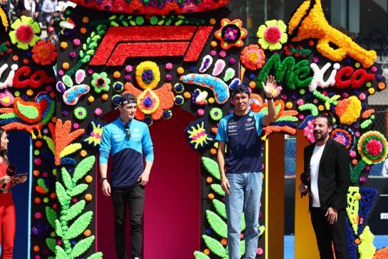 (L to R): Logan Sargeant (USA) Williams Racing and Alexander Albon (THA) Williams Racing on the drivers' parade.
29.10.2023. Formula 1 World Championship, Rd 20, Mexican Grand Prix, Mexico City, Mexico, Race Day.
- www.xpbimages.com, EMail: requests@xpbimages.com © Copyright: Coates / XPB Images