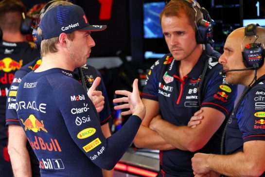 Max Verstappen (NLD) Red Bull Racing with Gianpiero Lambiase (ITA) Red Bull Racing Engineer.
29.10.2023. Formula 1 World Championship, Rd 20, Mexican Grand Prix, Mexico City, Mexico, Race Day.
- www.xpbimages.com, EMail: requests@xpbimages.com © Copyright: Coates / XPB Images