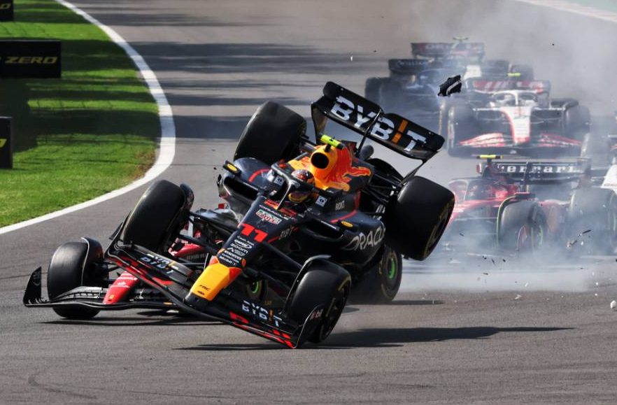 Charles Leclerc (MON) Ferrari SF-23 and Sergio Perez (MEX) Red Bull Racing RB19 - crash at the start of the race. 29.10.2023. Formula 1 World Championship, Rd 20, Mexican Grand Prix, Mexico City, Mexico, Race Day. - www.xpbimages.com, EMail: requests@xpbimages.com © Copyright: Bearne / XPB Images