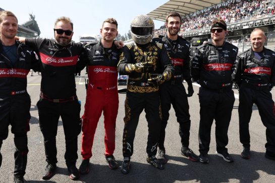 Mario Achi (MEX) on the grid with Alfa Romeo F1 Team.
29.10.2023. Formula 1 World Championship, Rd 20, Mexican Grand Prix, Mexico City, Mexico, Race Day.
- www.xpbimages.com, EMail: requests@xpbimages.com © Copyright: Bearne / XPB Images