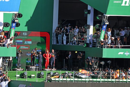 The podium (L to R): Lewis Hamilton (GBR) Mercedes AMG F1, second; Max Verstappen (NLD) Red Bull Racing, race winner; Charles Leclerc (MON) Ferrari, third; Richard Wolverson (GBR) Red Bull Racing Performance Engineer.
29.10.2023. Formula 1 World Championship, Rd 20, Mexican Grand Prix, Mexico City, Mexico, Race Day.
- www.xpbimages.com, EMail: requests@xpbimages.com © Copyright: Bearne / XPB Images