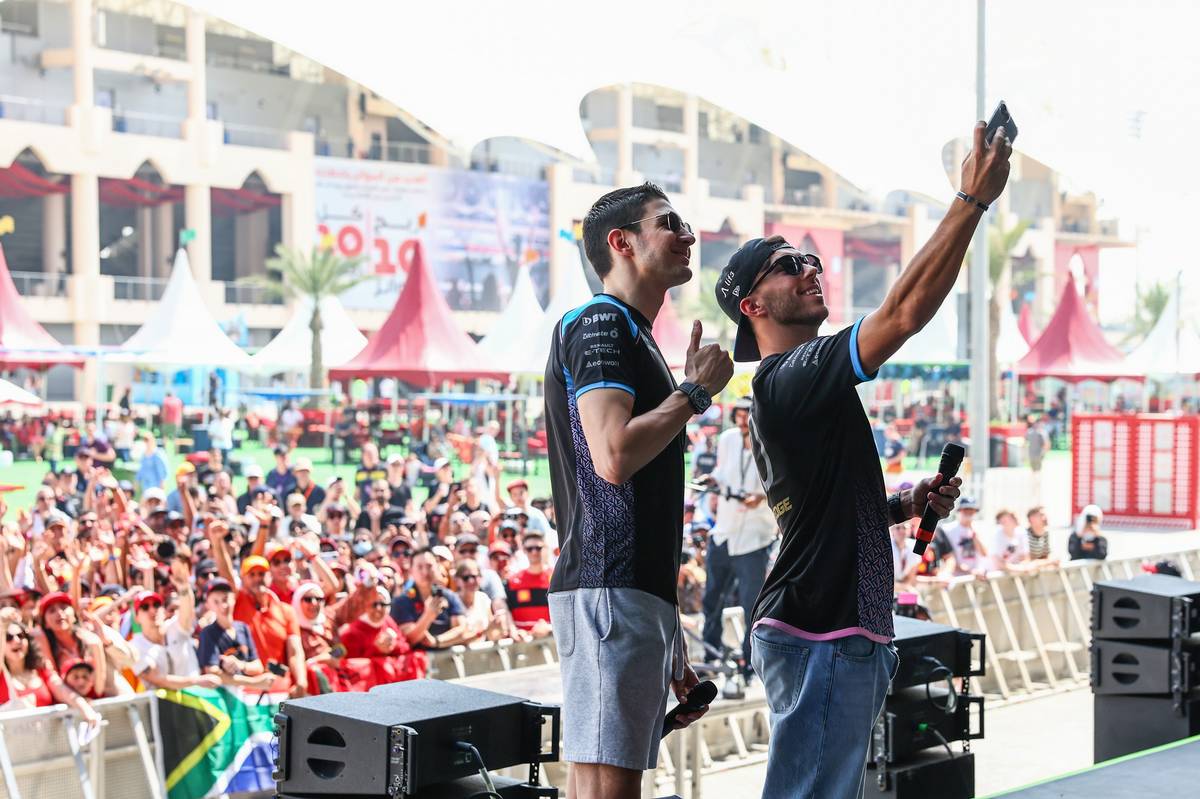 Esteban Ocon (FRA), Alpine F1 Team and Pierre Gasly (FRA), Alpine F1 Team 04.03.2023. Formula 1 World Championship, Rd 1, Bahrain Grand Prix, Sakhir, Bahrain, Qualifying Day. - www.xpbimages.com, EMail: requests@xpbimages.com © Copyright: Charniaux / XPB Images