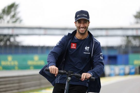 Daniel Ricciardo (AUS) AlphaTauri rides the circuit on a scooter.
02.11.2023. Formula 1 World Championship, Rd 21, Brazilian Grand Prix, Sao Paulo, Brazil, Preparation Day.
- www.xpbimages.com, EMail: requests@xpbimages.com © Copyright: Staley / XPB Images