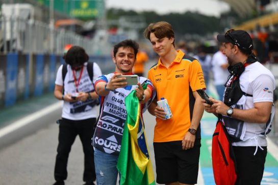 Oscar Piastri (AUS) McLaren with marshals.
02.11.2023. Formula 1 World Championship, Rd 21, Brazilian Grand Prix, Sao Paulo, Brazil, Preparation Day.
- www.xpbimages.com, EMail: requests@xpbimages.com © Copyright: XPB Images