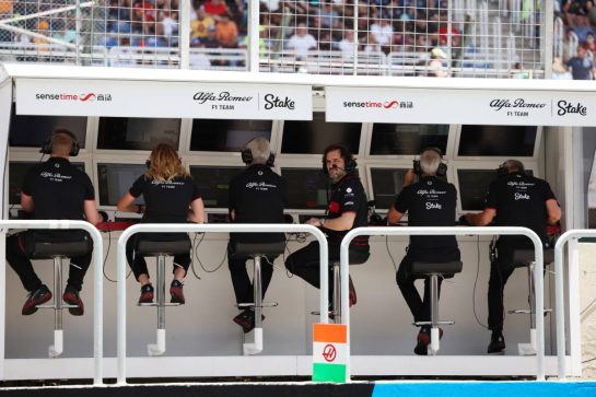 Alfa Romeo F1 Team pit gantry.
04.11.2023. Formula 1 World Championship, Rd 21, Brazilian Grand Prix, Sao Paulo, Brazil, Sprint Day.
- www.xpbimages.com, EMail: requests@xpbimages.com © Copyright: Staley / XPB Images