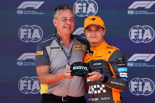 Lando Norris (GBR) McLaren celebrates being quickest in Sprint Shootout.= with Mario Isola (ITA) Pirelli Racing Manager.
04.11.2023. Formula 1 World Championship, Rd 21, Brazilian Grand Prix, Sao Paulo, Brazil, Sprint Day.
- www.xpbimages.com, EMail: requests@xpbimages.com © Copyright: Batchelor / XPB Images