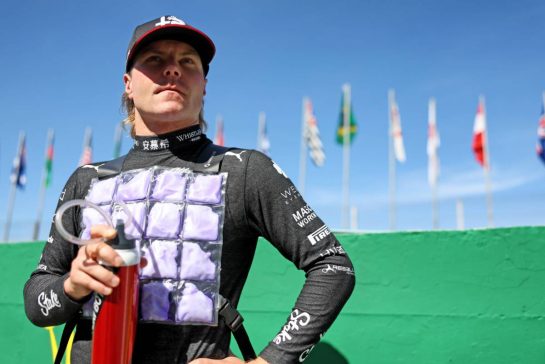 Valtteri Bottas (FIN) Alfa Romeo F1 Team on the grid.
04.11.2023. Formula 1 World Championship, Rd 21, Brazilian Grand Prix, Sao Paulo, Brazil, Sprint Day.
- www.xpbimages.com, EMail: requests@xpbimages.com © Copyright: Staley / XPB Images