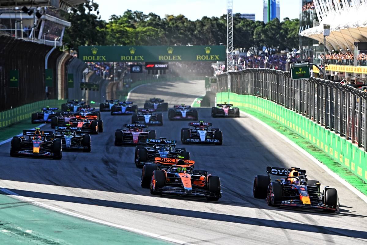 (L to R): Lando Norris (GBR) McLaren MCL60 and Max Verstappen (NLD) Red Bull Racing RB19 lead at the start of Sprint. 04.11.2023. Formula 1 World Championship, Rd 21, Brazilian Grand Prix, Sao Paulo, Brazil, Sprint Day. - www.xpbimages.com, EMail: requests@xpbimages.com © Copyright: Price / XPB Images