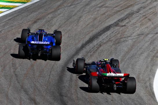 Alexander Albon (THA) Williams Racing FW45 and Zhou Guanyu (CHN) Alfa Romeo F1 Team C43 battle for position.
04.11.2023. Formula 1 World Championship, Rd 21, Brazilian Grand Prix, Sao Paulo, Brazil, Sprint Day.
- www.xpbimages.com, EMail: requests@xpbimages.com © Copyright: Batchelor / XPB Images