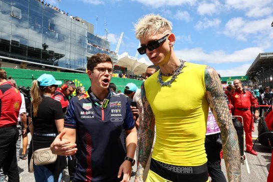 Machine Gun Kelly (USA) Rapper on the grid.
05.11.2023. Formula 1 World Championship, Rd 21, Brazilian Grand Prix, Sao Paulo, Brazil, Race Day.
- www.xpbimages.com, EMail: requests@xpbimages.com © Copyright: Batchelor / XPB Images