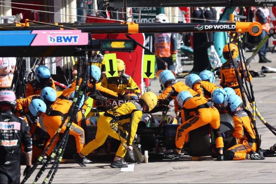 Lando Norris (GBR) McLaren MCL60 makes a pit stop. 05.11.2023. Formula 1 World Championship, Rd 21, Brazilian Grand Prix, Sao Paulo, Brazil, Race Day. - www.xpbimages.com, EMail: requests@xpbimages.com © Copyright: Batchelor / XPB Images