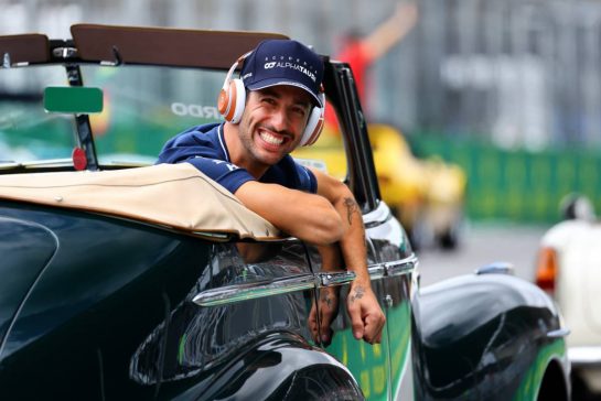 Daniel Ricciardo (AUS) AlphaTauri on the drivers' parade.
05.11.2023. Formula 1 World Championship, Rd 21, Brazilian Grand Prix, Sao Paulo, Brazil, Race Day.
- www.xpbimages.com, EMail: requests@xpbimages.com © Copyright: XPB Images