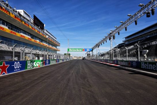 Circuit atmosphere - start / finish straight.
14.11.2023. Formula 1 World Championship, Rd 22, Las Vegas Grand Prix, Las Vegas, Nevada, USA, Preparation Day.
- www.xpbimages.com, EMail: requests@xpbimages.com © Copyright: Batchelor / XPB Images