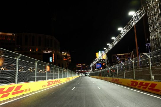 Circuit atmosphere - track at night.
14.11.2023. Formula 1 World Championship, Rd 22, Las Vegas Grand Prix, Las Vegas, Nevada, USA, Preparation Day.
- www.xpbimages.com, EMail: requests@xpbimages.com © Copyright: Batchelor / XPB Images