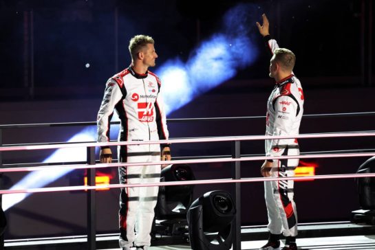 (L to R): Nico Hulkenberg (GER) Haas F1 Team and Kevin Magnussen (DEN) Haas F1 Team - Opening Ceremony.
15.11.2023. Formula 1 World Championship, Rd 22, Las Vegas Grand Prix, Las Vegas, Nevada, USA, Preparation Day.
- www.xpbimages.com, EMail: requests@xpbimages.com © Copyright: Bearne / XPB Images