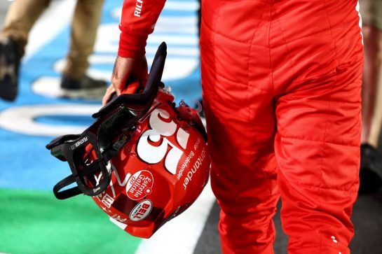 The helmet of Carlos Sainz Jr (ESP) Ferrari.
16.11.2023. Formula 1 World Championship, Rd 22, Las Vegas Grand Prix, Las Vegas, Nevada, USA, Practice Day.
- www.xpbimages.com, EMail: requests@xpbimages.com © Copyright: Batchelor / XPB Images
