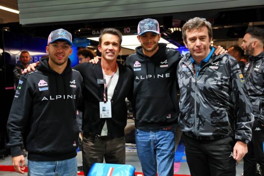 (L to R): Pierre Gasly (FRA) Alpine F1 Team; Rob McElhenney (USA) Actor and Alpine F1 Team Investor; Esteban Ocon (FRA) Alpine F1 Team; and Bruno Famin (FRA) Alpine Motorsports Vice President.
16.11.2023. Formula 1 World Championship, Rd 22, Las Vegas Grand Prix, Las Vegas, Nevada, USA, Practice Day.
- www.xpbimages.com, EMail: requests@xpbimages.com © Copyright: Batchelor / XPB Images