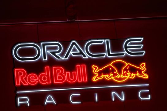 Red Bull Racing logo.
16.11.2023. Formula 1 World Championship, Rd 22, Las Vegas Grand Prix, Las Vegas, Nevada, USA, Practice Day.
- www.xpbimages.com, EMail: requests@xpbimages.com © Copyright: Batchelor / XPB Images