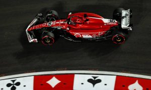 Leclerc and Sainz in charge as Vegas gets underway with FP2