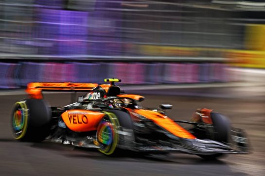 Lando Norris (GBR) McLaren MCL60.
16.11.2023. Formula 1 World Championship, Rd 22, Las Vegas Grand Prix, Las Vegas, Nevada, USA, Practice Day.
 - www.xpbimages.com, EMail: requests@xpbimages.com © Copyright: Coates / XPB Images