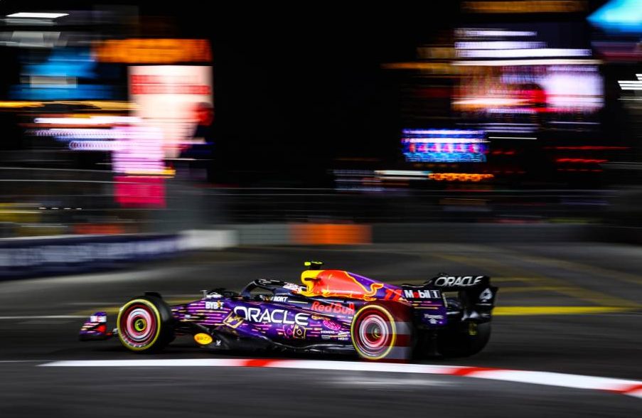 Sergio Perez (MEX), Red Bull Racing 16.11.2023. Formula 1 World Championship, Rd 22, Las Vegas Grand Prix, Las Vegas, Nevada, USA, Practice Day. - www.xpbimages.com, EMail: requests@xpbimages.com © Copyright: Charniaux / XPB Images