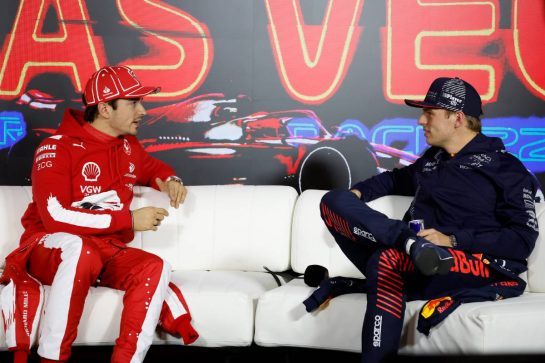 (L to R): Charles Leclerc (MON) Ferrari and Max Verstappen (NLD) Red Bull Racing in the post qualifying FIA Press Conference.
17.11.2023. Formula 1 World Championship, Rd 22, Las Vegas Grand Prix, Las Vegas, Nevada, USA, Qualifying Day.
- www.xpbimages.com, EMail: requests@xpbimages.com © Copyright: XPB Images