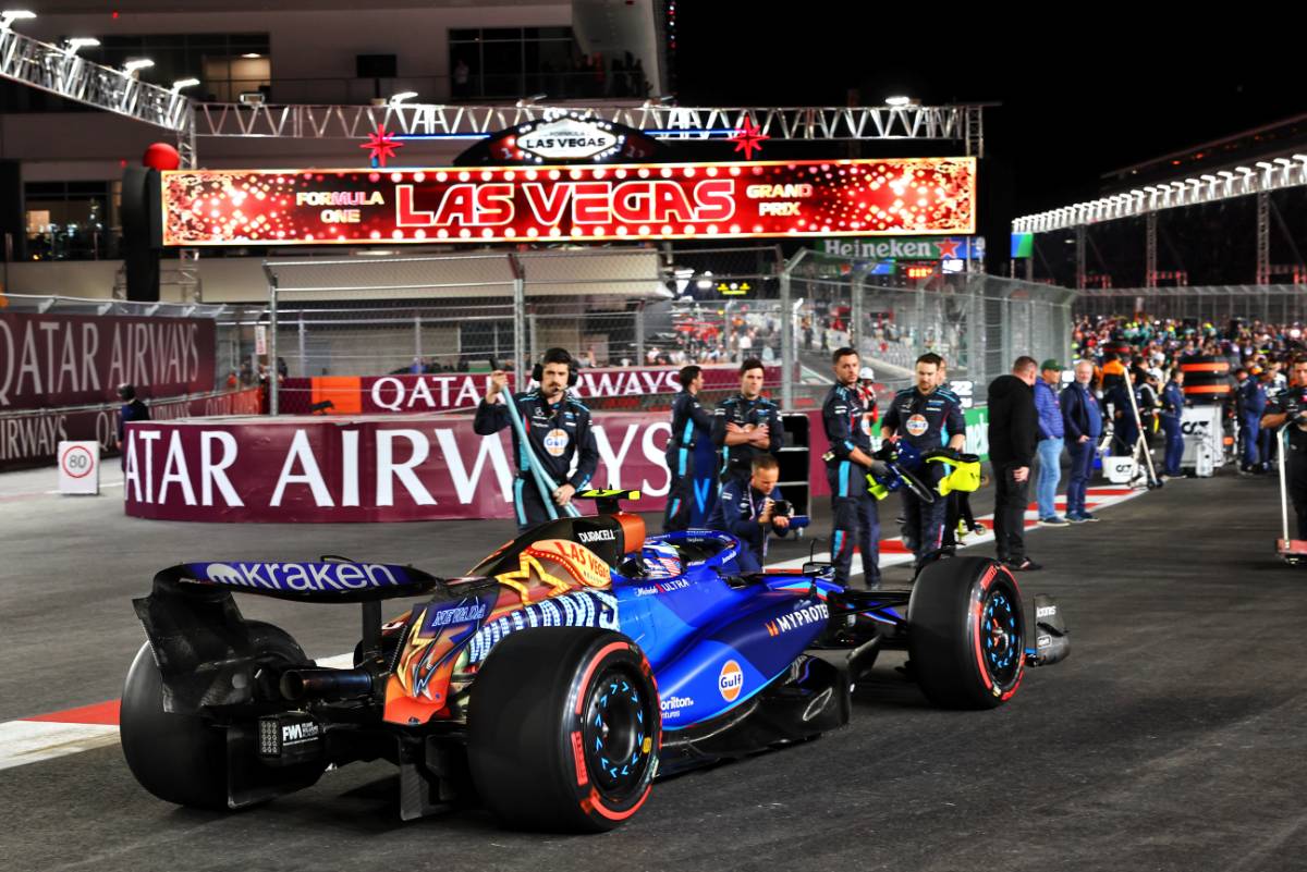 Logan Sargeant (USA) Williams Racing FW45 on the grid.
18.11.2023. Formula 1 World Championship, Rd 22, Las Vegas Grand Prix, Las Vegas, Nevada, USA, Race Day.
- www.xpbimages.com, EMail: requests@xpbimages.com © Copyright: Batchelor / XPB Images