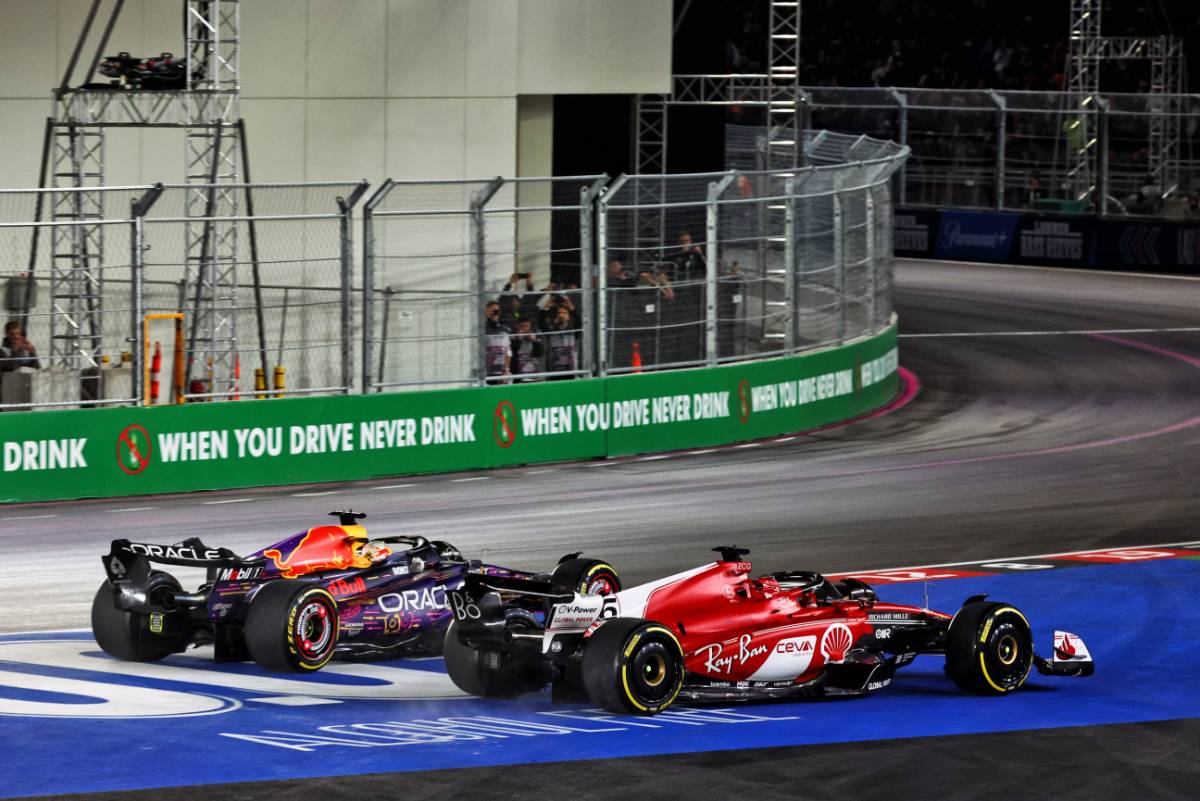 Charles Leclerc (MON) Ferrari SF-23 and Max Verstappen (NLD) Red Bull Racing RB19 at the start of the race.
18.11.2023. Formula 1 World Championship, Rd 22, Las Vegas Grand Prix, Las Vegas, Nevada, USA, Race Day.
- www.xpbimages.com, EMail: requests@xpbimages.com © Copyright: Batchelor / XPB Images