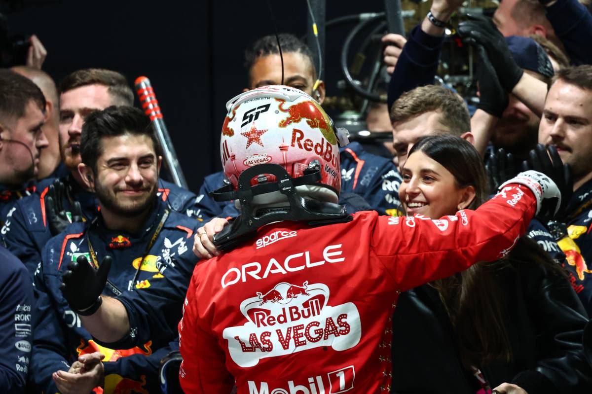 Sergio Perez (MEX), Red Bull Racing
18.11.2023. Formula 1 World Championship, Rd 22, Las Vegas Grand Prix, Las Vegas, Nevada, USA, Race Day.
- www.xpbimages.com, EMail: requests@xpbimages.com © Copyright: Charniaux / XPB Images