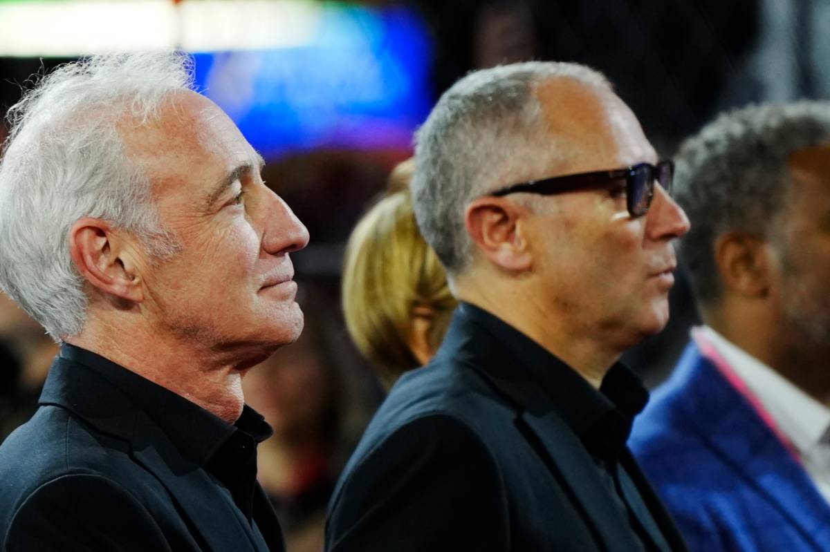 Greg Maffei (USA) Liberty Media Corporation President and Chief Executive Officer with Stefano Domenicali (ITA) Formula One President and CEO on the grid. 18.11.2023. Formula 1 World Championship, Rd 22, Las Vegas Grand Prix, Las Vegas, Nevada, USA, Race Day. - www.xpbimages.com, EMail: requests@xpbimages.com © Copyright: XPB Images