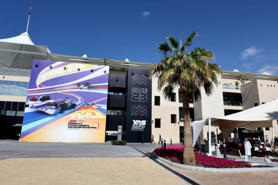 Circuit atmosphere.
23.11.2023. Formula 1 World Championship, Rd 23, Abu Dhabi Grand Prix, Yas Marina Circuit, Abu Dhabi, Preparation Day.
- www.xpbimages.com, EMail: requests@xpbimages.com © Copyright: Moy / XPB Images