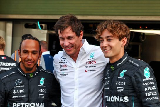 (L to R): Lewis Hamilton (GBR) Mercedes AMG F1 with Toto Wolff (GER) Mercedes AMG F1 Shareholder and Executive Director and George Russell (GBR) Mercedes AMG F1.
23.11.2023. Formula 1 World Championship, Rd 23, Abu Dhabi Grand Prix, Yas Marina Circuit, Abu Dhabi, Preparation Day.
 - www.xpbimages.com, EMail: requests@xpbimages.com © Copyright: Coates / XPB Images