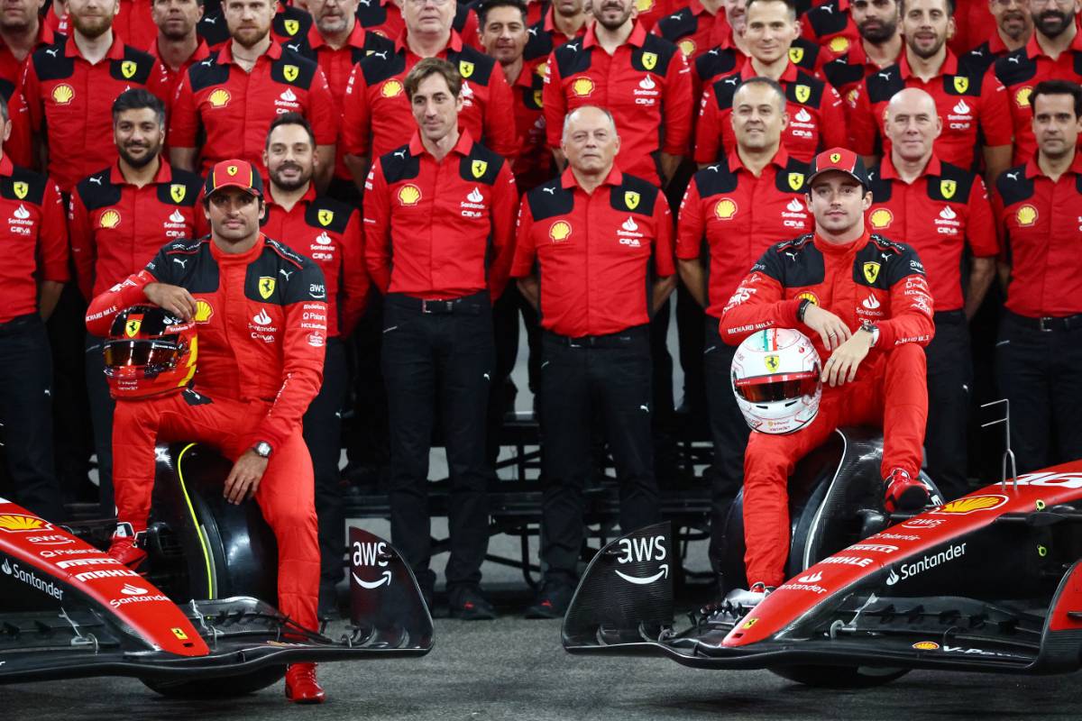 Scuderia Ferrari - 2023 Trackside Team Photo 📍 Abu Dhabi 📸