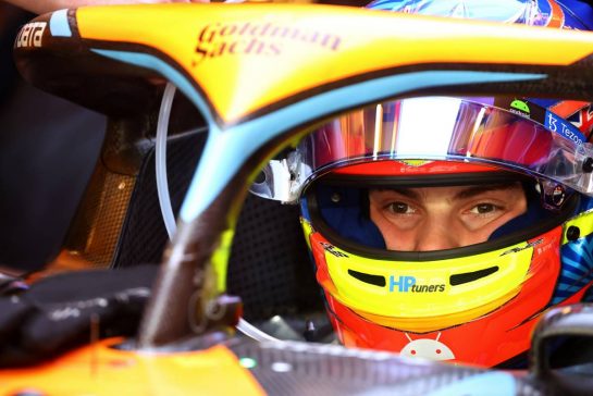 Oscar Piastri (AUS) McLaren MCL60.
24.11.2023. Formula 1 World Championship, Rd 23, Abu Dhabi Grand Prix, Yas Marina Circuit, Abu Dhabi, Practice Day.
- www.xpbimages.com, EMail: requests@xpbimages.com © Copyright: Batchelor / XPB Images