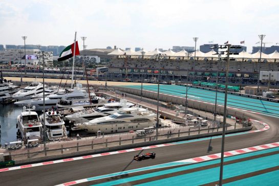 Jake Dennis (GBR) Red Bull Racing RB19 Test Driver.
24.11.2023. Formula 1 World Championship, Rd 23, Abu Dhabi Grand Prix, Yas Marina Circuit, Abu Dhabi, Practice Day.
- www.xpbimages.com, EMail: requests@xpbimages.com © Copyright: Moy / XPB Images