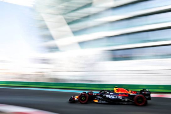 Isack Hadjar (FRA) Red Bull Racing RB19 Test Driver.
24.11.2023. Formula 1 World Championship, Rd 23, Abu Dhabi Grand Prix, Yas Marina Circuit, Abu Dhabi, Practice Day.
- www.xpbimages.com, EMail: requests@xpbimages.com © Copyright: Charniaux / XPB Images