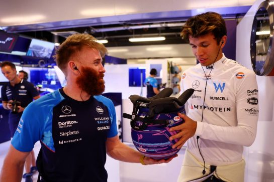 (L to R):Patrick Harding (GBR) Williams Racing Personal Trainer with Alexander Albon (THA) Williams Racing.
24.11.2023. Formula 1 World Championship, Rd 23, Abu Dhabi Grand Prix, Yas Marina Circuit, Abu Dhabi, Practice Day.
- www.xpbimages.com, EMail: requests@xpbimages.com © Copyright: Batchelor / XPB Images