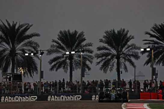 Lewis Hamilton (GBR) Mercedes AMG F1 W14.
24.11.2023. Formula 1 World Championship, Rd 23, Abu Dhabi Grand Prix, Yas Marina Circuit, Abu Dhabi, Practice Day.
- www.xpbimages.com, EMail: requests@xpbimages.com © Copyright: Coates / XPB Images