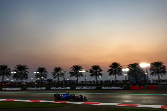 Alex Albon (THA), Williams F1 Team 
24.11.2023. Formula 1 World Championship, Rd 23, Abu Dhabi Grand Prix, Yas Marina Circuit, Abu Dhabi, Practice Day.
- www.xpbimages.com, EMail: requests@xpbimages.com © Copyright: Charniaux / XPB Images